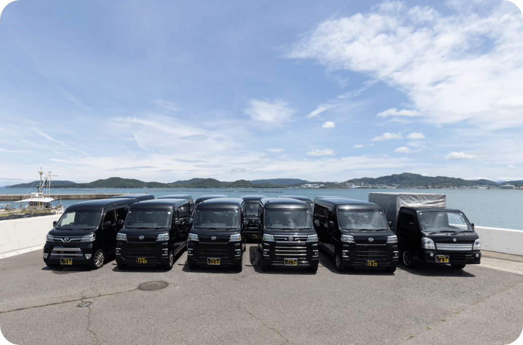 複数台駐車されている運搬用車両