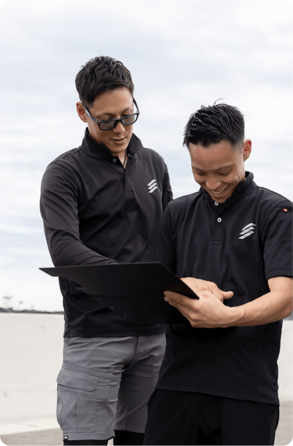 2台のトラックの後方部分