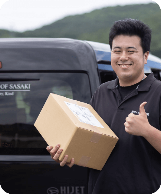 OKサインをしている宅配男性